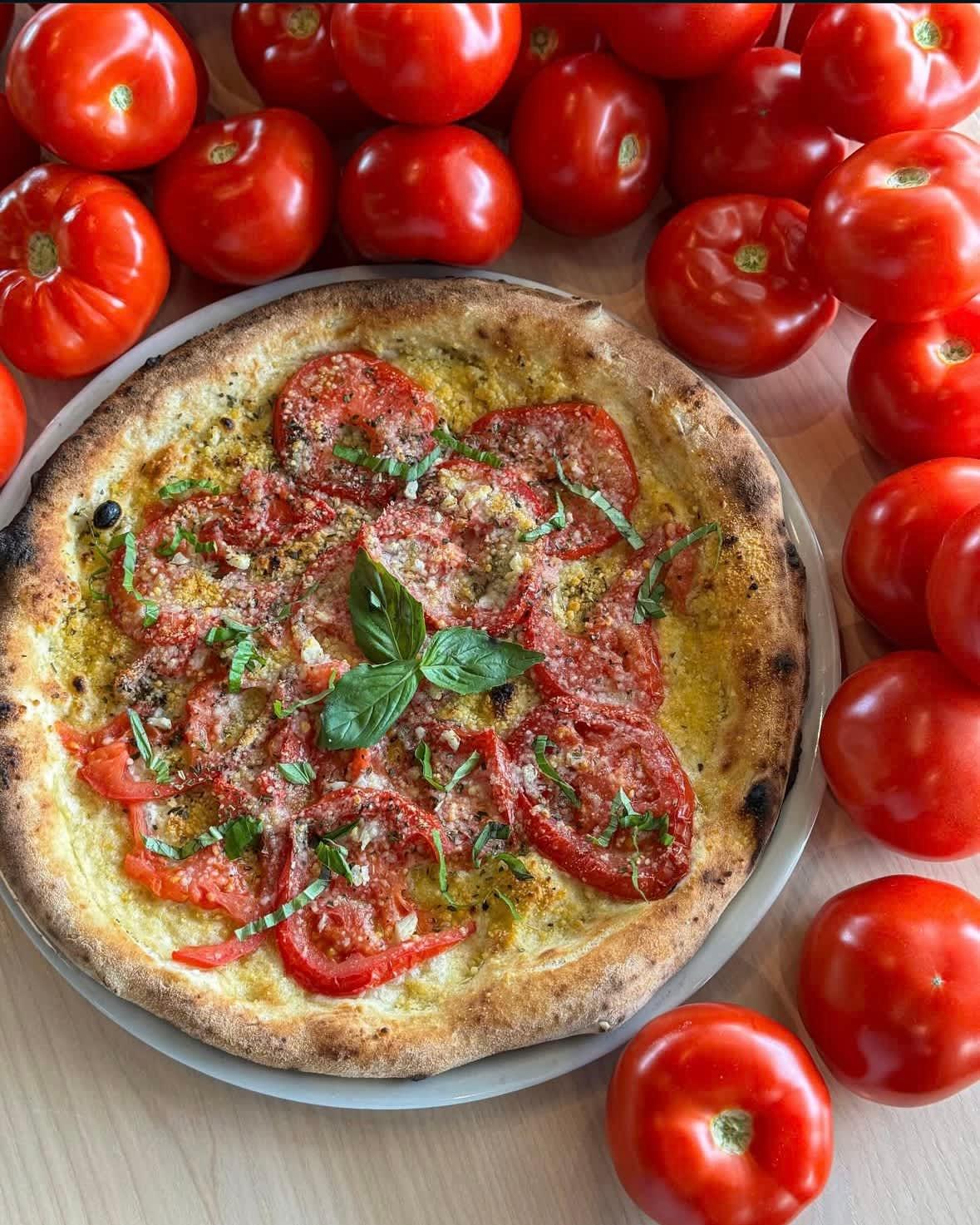 Local tomatoes from Gazy Brother’s Farm in Oxford, fresh basil, and parmesan all on a delicious pie 🍅🤌